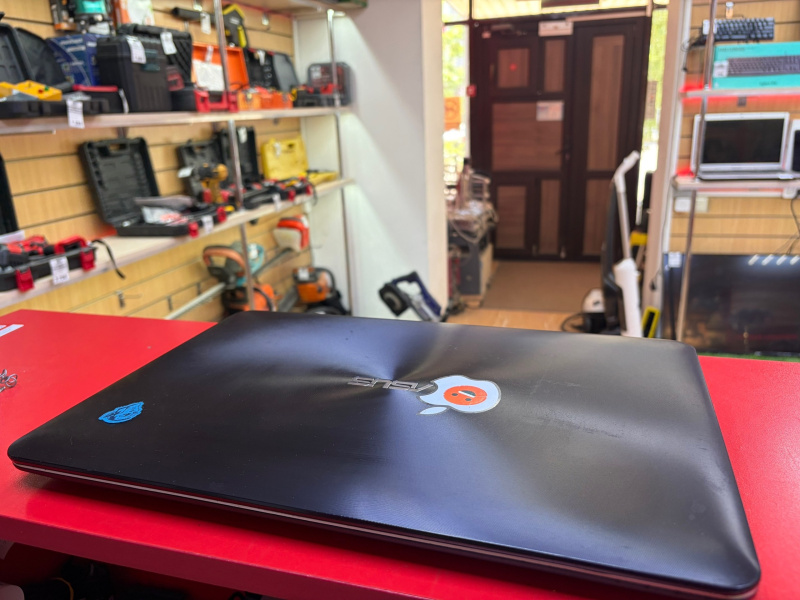 Ноутбук ASUS x555l