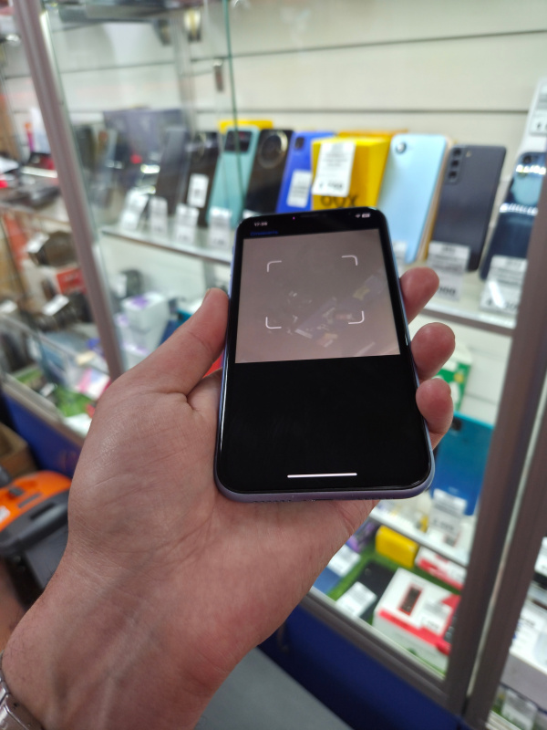 Мобильный телефон Apple iPhone XR