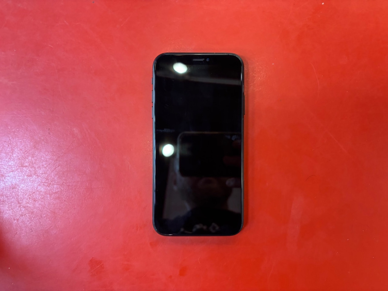 Мобильный телефон Apple iPhone XR