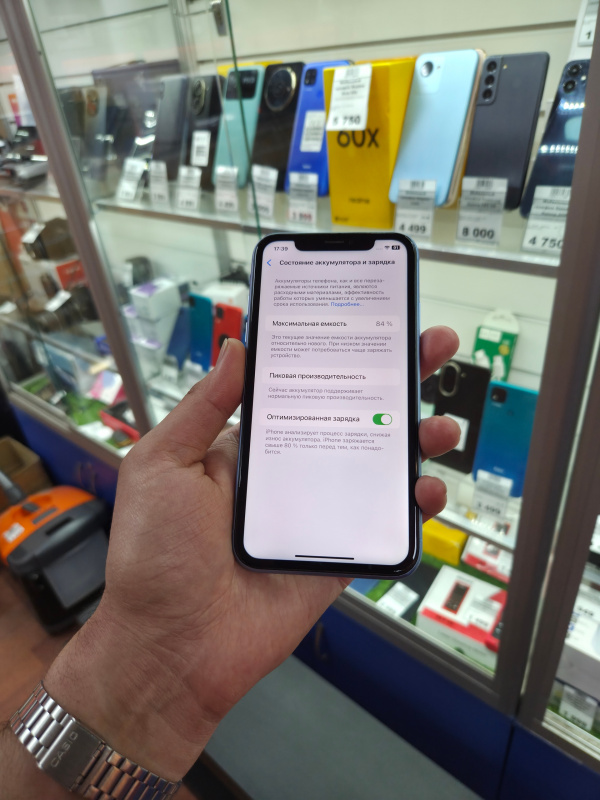 Мобильный телефон Apple iPhone XR