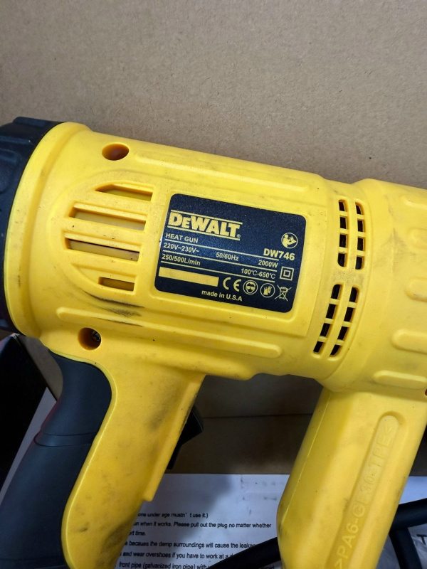Строительный фен Dewalt DW746
