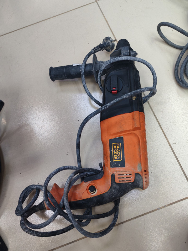 Перфоратор Black*Decker 2400